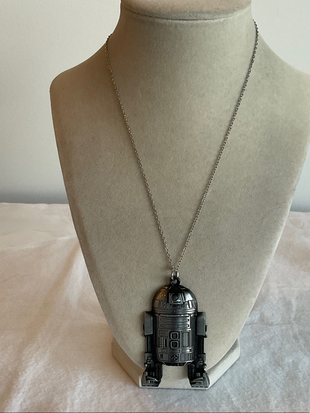 R2-D2 Star Wars Metal Necklace